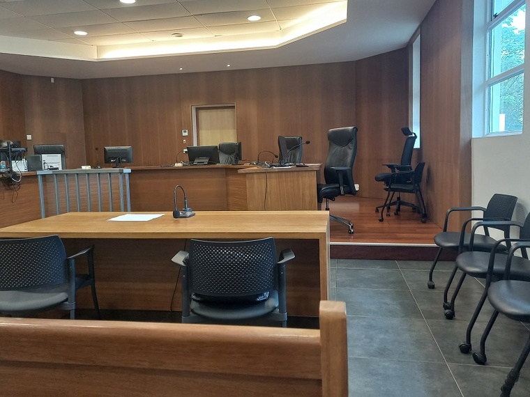 Le voleur récidiviste retourne en prison Le voleur récidiviste retourne en prison