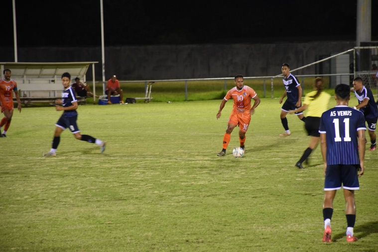 Patrick Tepa est venu donner la victoire à son équipe de Pirae. Patrick Tepa est venu donner la victoire à son équipe de Pirae.