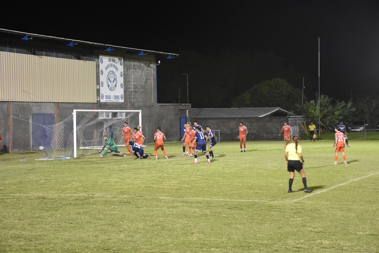 C’est le capitaine de Vénus, Teaonui Tehau, qui est venu sonner la révolte. C’est le capitaine de Vénus, Teaonui Tehau, qui est venu sonner la révolte.
