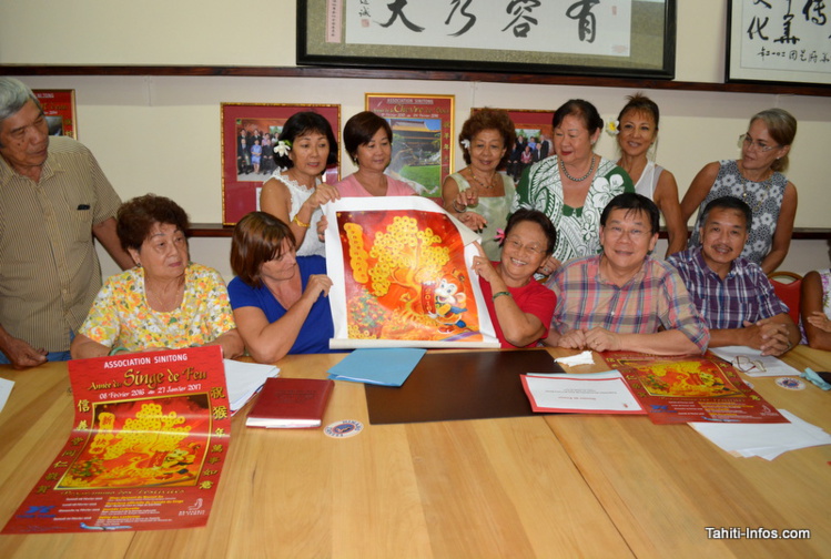 L'affiche utilise un tableau peint et offert à l'association par l'artiste Fu Xiao Lan, invitée à Tahiti par le Si Ni Tong en septembre dernier.