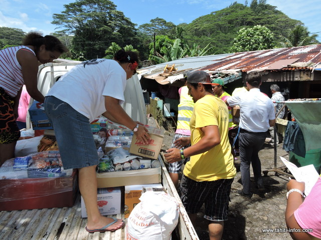 Plusieurs tonnes de denrées alimentaires ont été distribués ce matin, par les jeunes de la commune de Papeno'o