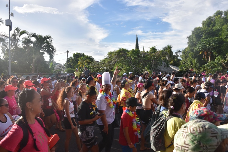 Une ambiance festive régnait dans la foule. Une ambiance festive régnait dans la foule.