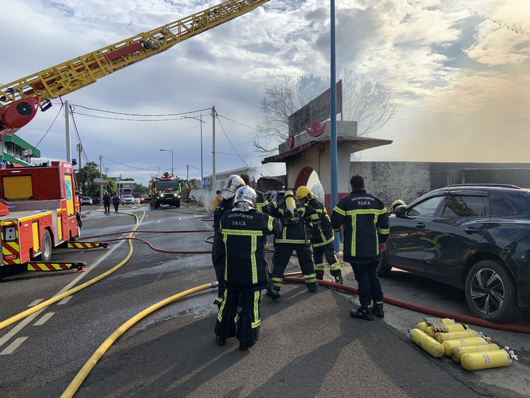 Une quarantaine de riverains a été évacuée par les secours. Crédit photo : Thibault Segalard. Une quarantaine de riverains a été évacuée par les secours. Crédit photo : Thibault Segalard.