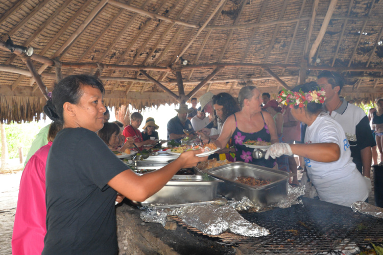 le pua rôti remplace la traditionnelle dinde le pua rôti remplace la traditionnelle dinde