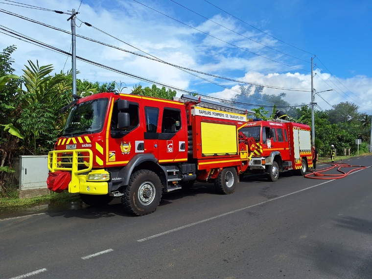 Deux camions-citernes ont été dépêchés sur place. Deux camions-citernes ont été dépêchés sur place.