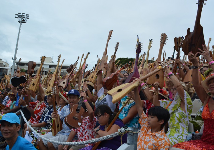 Avril 2015 dans le rétro : du record du monde de 'ukulele à la grève des urgences de Taravao