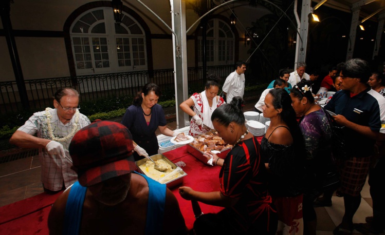 Repas à la présidence pour des personnes sans domicile fixe Repas à la présidence pour des personnes sans domicile fixe