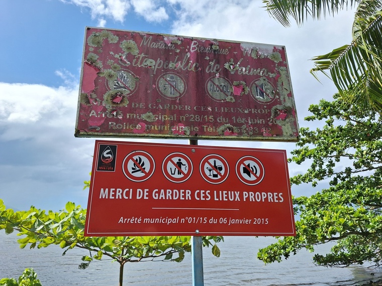 Un dernier panneau subsiste pour rappeler les consignes. Un dernier panneau subsiste pour rappeler les consignes.