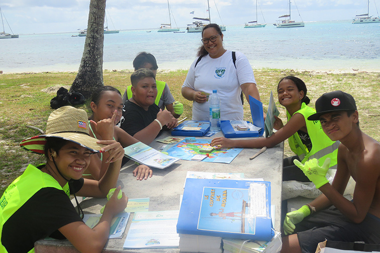 Des collégiens aiguisent leur sens de l’écologie à Moorea Des collégiens aiguisent leur sens de l’écologie à Moorea