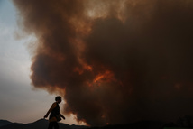 Corée du Sud : déploiement massif de pompiers et soldats contre des feux de forêts Corée du Sud : déploiement massif de pompiers et soldats contre des feux de forêts