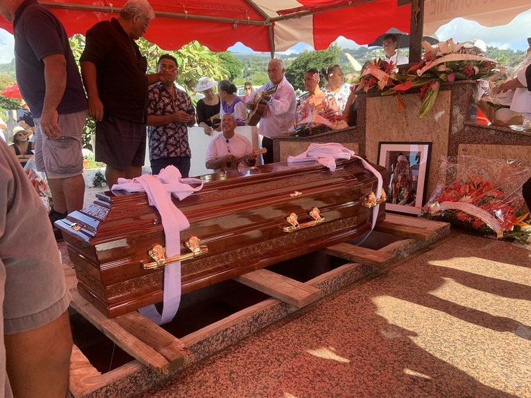 Les adieux à Jean-Marius Raapoto Les adieux à Jean-Marius Raapoto