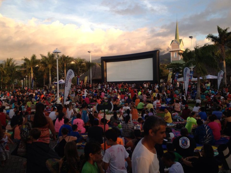 Synergence Events organise la logistique des projections aux jardins de Paofai. Synergence Events organise la logistique des projections aux jardins de Paofai.