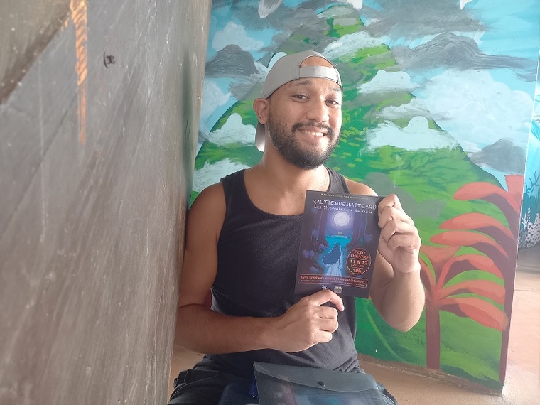 Rehia Tepa, auteur, comédien et metteur en scène. Rehia Tepa, auteur, comédien et metteur en scène.