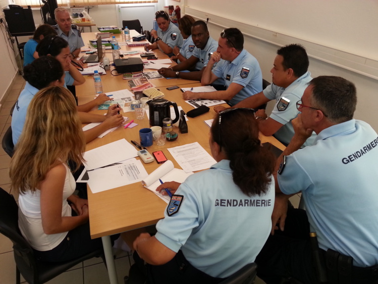 Les professionnels se réunissent deux fois par an pour un retour d'expérience.