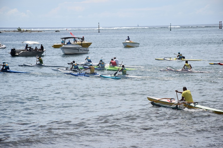 Les départs des courses se sont faits sur la plage du Taaone. Les départs des courses se sont faits sur la plage du Taaone.