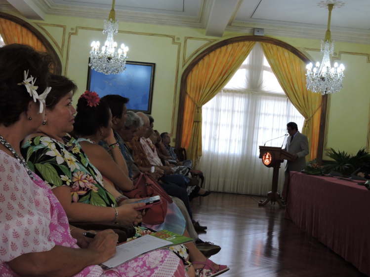 Edouard Fritch veut rassurer les syndicats de salariés Edouard Fritch veut rassurer les syndicats de salariés