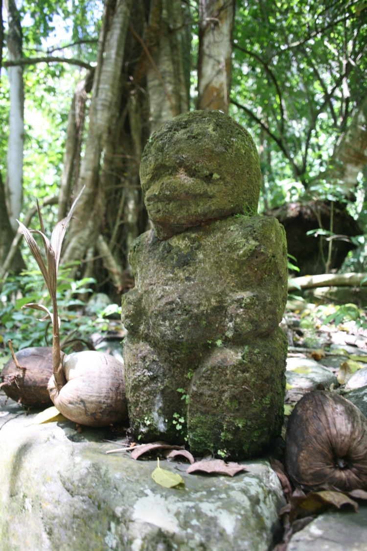 Une sentinelle au bord du chemin… Une sentinelle au bord du chemin…