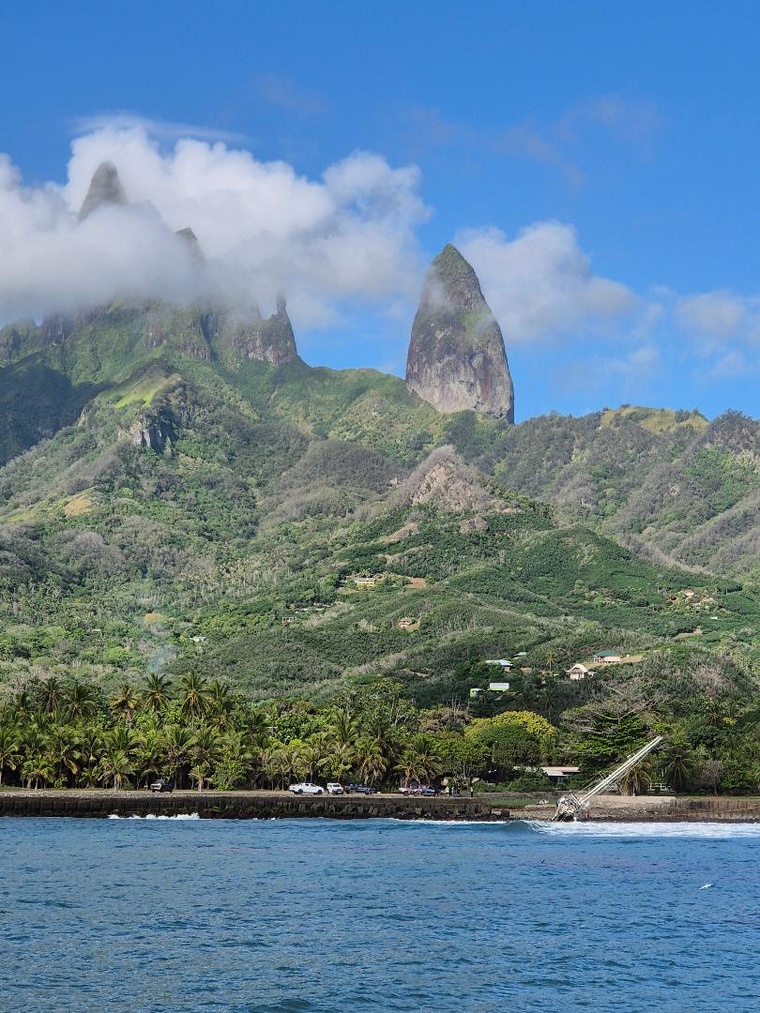 Un voilier s'échoue à Hakahau Un voilier s'échoue à Hakahau
