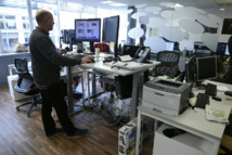 Les Français commencent à adopter le "bureau assis-debout"