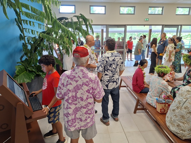 Le hall d’accueil, avec le guichet unique et les bornes informatiques. Le hall d’accueil, avec le guichet unique et les bornes informatiques.