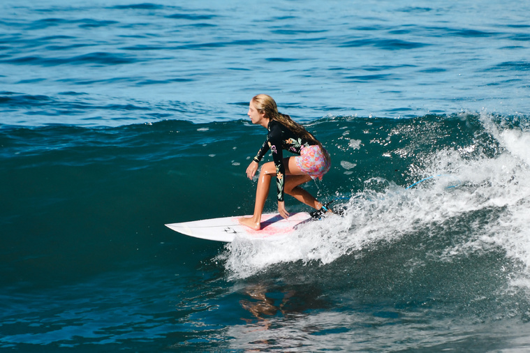 Originaire de Hiva Oa, Hina aura l'occasion désormais de progresser auprès des meilleurs athlètes et coachs du territoire. Originaire de Hiva Oa, Hina aura l'occasion désormais de progresser auprès des meilleurs athlètes et coachs du territoire.