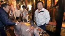 Japon: le "roi du thon" pleure le départ prochain du marché Tsukiji, âme du sushi Japon: le "roi du thon" pleure le départ prochain du marché Tsukiji, âme du sushi
