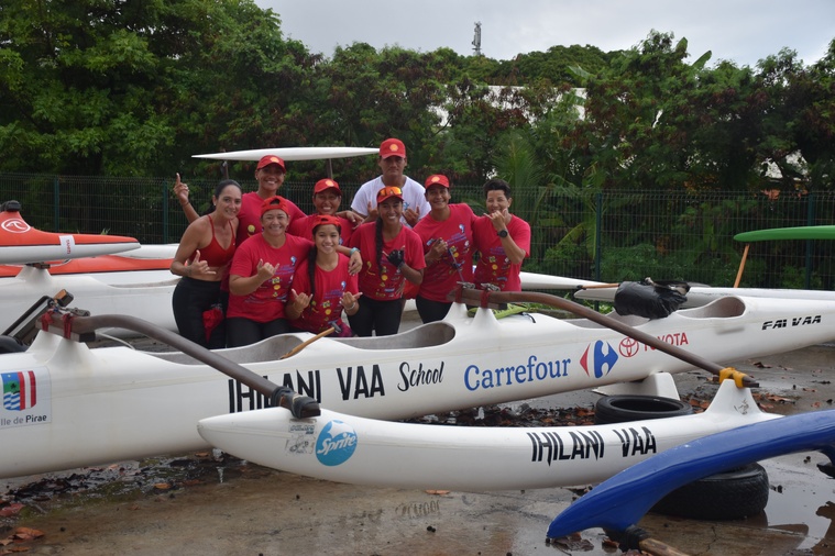 La Team Ihilani Va’a monte sur la première marche du podium chez les filles. La Team Ihilani Va’a monte sur la première marche du podium chez les filles.