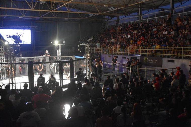 Le public a répondu présent pour venir encourager les nombreux combattants. Le public a répondu présent pour venir encourager les nombreux combattants.