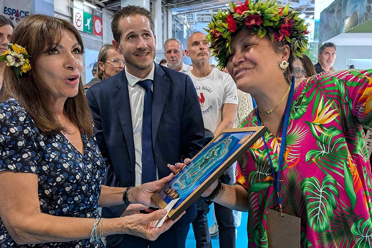 Anne Hidalgo : clin d’œil au Fenua à la Foire de Paris Anne Hidalgo : clin d’œil au Fenua à la Foire de Paris