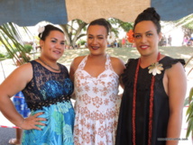 Tevai (en noir) et ses amies