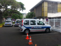 Le conjoint cogneur a été conduit au poste. Le conjoint cogneur a été conduit au poste.