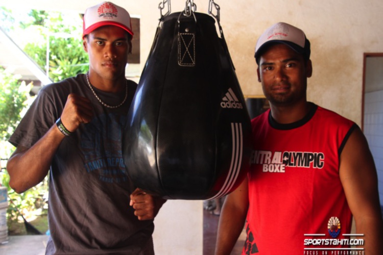 Heimata Neuffer, avec son coach de Central Olympic, Terupehe Nena Heimata Neuffer, avec son coach de Central Olympic, Terupehe Nena