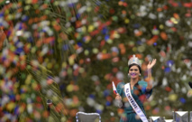 Miss Univers saluée comme une héroïne à son retour aux Philippines