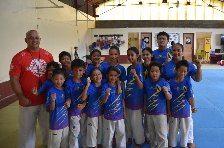 Les douze membres du club Taekwondo Pirae qui partiront aux États-Unis avec leur encadrement. Les douze membres du club Taekwondo Pirae qui partiront aux États-Unis avec leur encadrement.