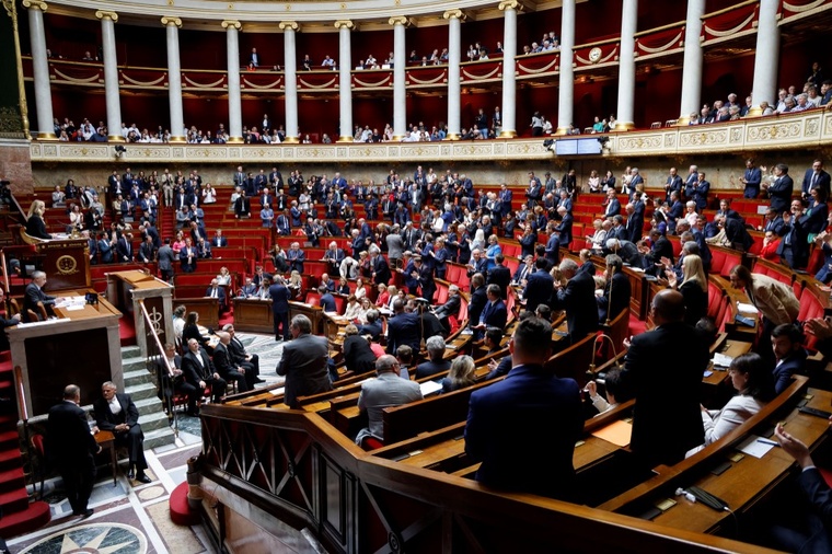 Bayrou promet un texte pour abolir le Code noir qui régissait l'esclavage