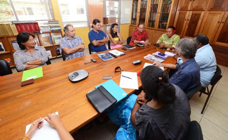 Une délégation calédonienne visite l'Institut Louis Malardé Une délégation calédonienne visite l'Institut Louis Malardé