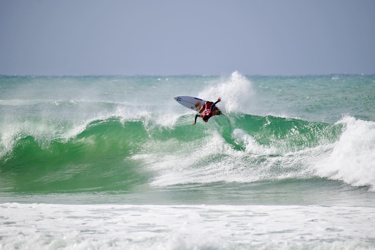 Vahine Fierro en route pour passer le cut de mi saison. Vahine Fierro en route pour passer le cut de mi saison.