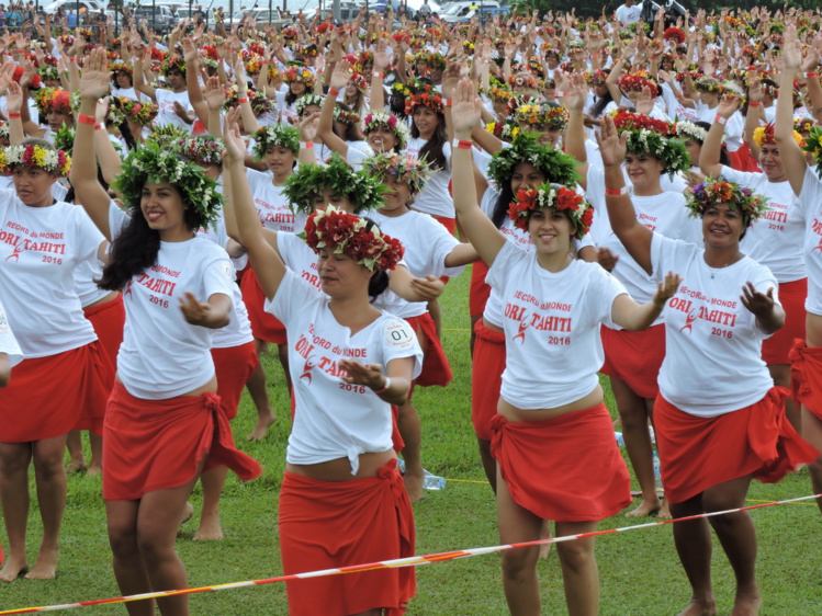 2 980 danseurs de ori tahiti : record battu ! (vidéo et photos)