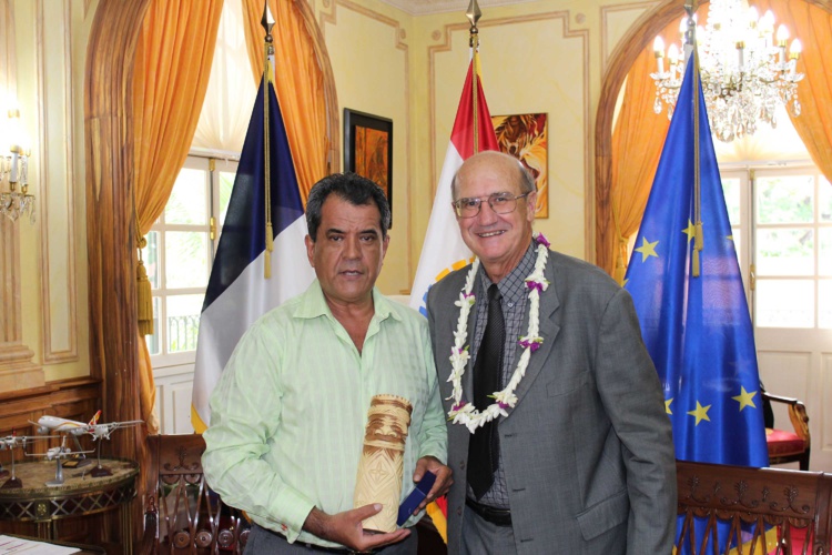 Le président a reçu le porte-parole du gouvernement de la Nouvelle-Calédonie Le président a reçu le porte-parole du gouvernement de la Nouvelle-Calédonie