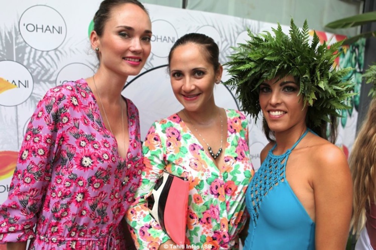 Revanui Buillard, amie de la première heure (à gauche) et Tehani (au centre), 'Mme Steven Pierson' Revanui Buillard, amie de la première heure (à gauche) et Tehani (au centre), 'Mme Steven Pierson'