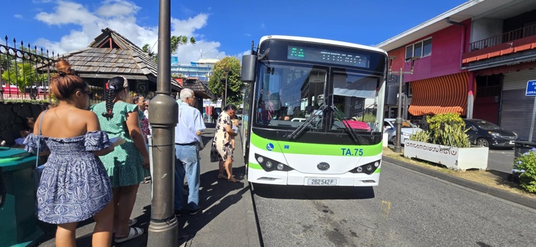 “Tout le monde se rue pour avoir sa carte maintenant” “Tout le monde se rue pour avoir sa carte maintenant”