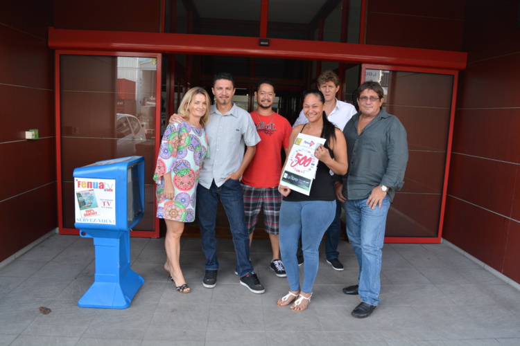 Alain Barbaroux ( à droite) avec une partie de l'équipe de Fenuatv