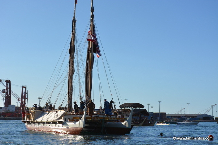 Hōkūle'a et Hikianalia au Fenua en juin 2025 Hōkūle'a et Hikianalia au Fenua en juin 2025