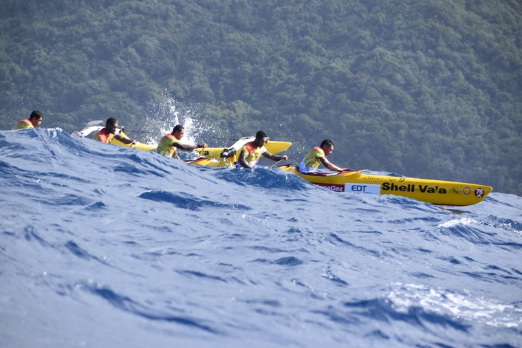 Shell Va'a toujours deuxième au classement général de la catégorie seniors hommes. Shell Va'a toujours deuxième au classement général de la catégorie seniors hommes.