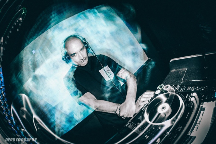 Teiva Couraud, le Tahitien à la conquête des nuits hong-kongaises Teiva Couraud, le Tahitien à la conquête des nuits hong-kongaises