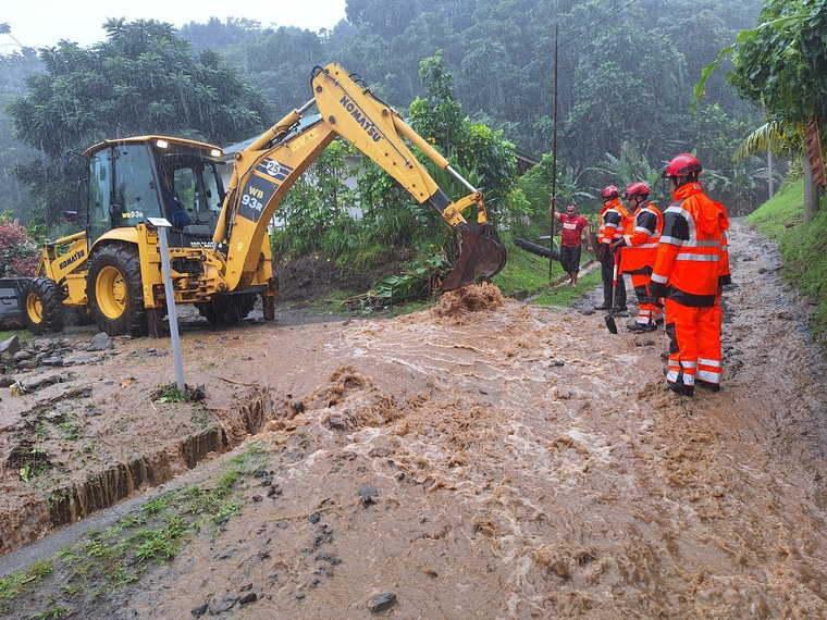 Habitants, pompiers et agents se sont mobilisés (Crédit : Anne-Charlotte Lehartel). Habitants, pompiers et agents se sont mobilisés (Crédit : Anne-Charlotte Lehartel).