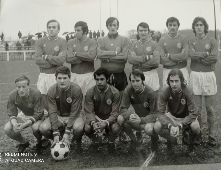 Un Tahitien à Paris Un Tahitien à Paris