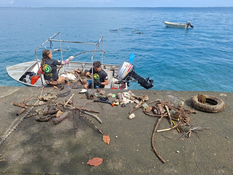 Cette opération de nettoyage vise à sensibiliser les usagers (Crédit : Anne-Charlotte Lehartel). Cette opération de nettoyage vise à sensibiliser les usagers (Crédit : Anne-Charlotte Lehartel).