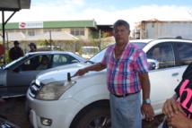 Le commissaire-priseur adjuge cette voiture Le commissaire-priseur adjuge cette voiture