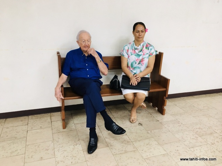 Gaston Flosse et Pascale Haiti en janvier 2020 après que le tribunal de première instance avait refusé leur inscription sur la liste électorale de Papeete, privant de fait le Vieux Lion de tout espoir de candidature aux municipales dans la capitale.